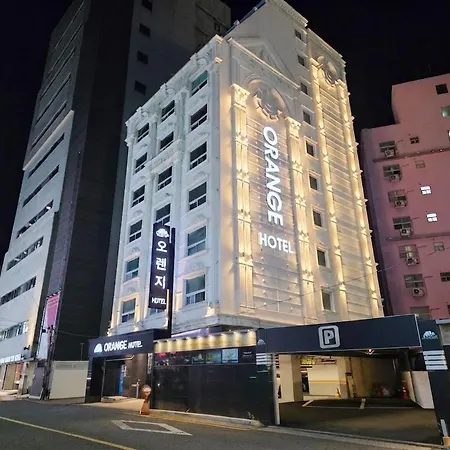 橙色酒店